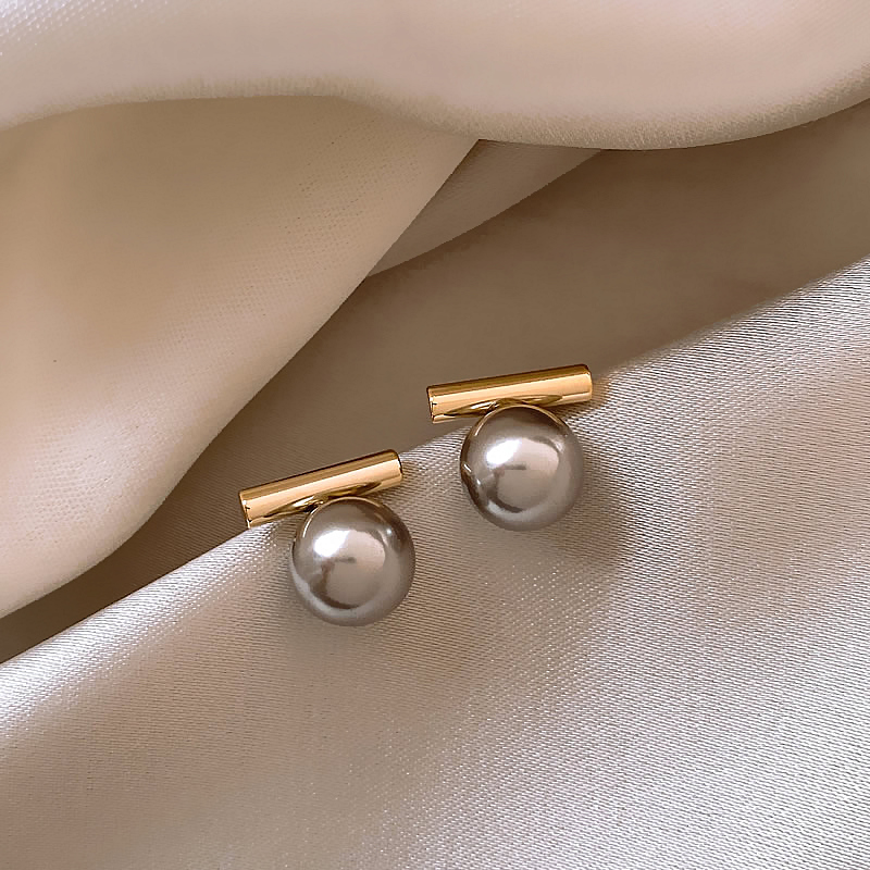 Deep Pearl Earrings